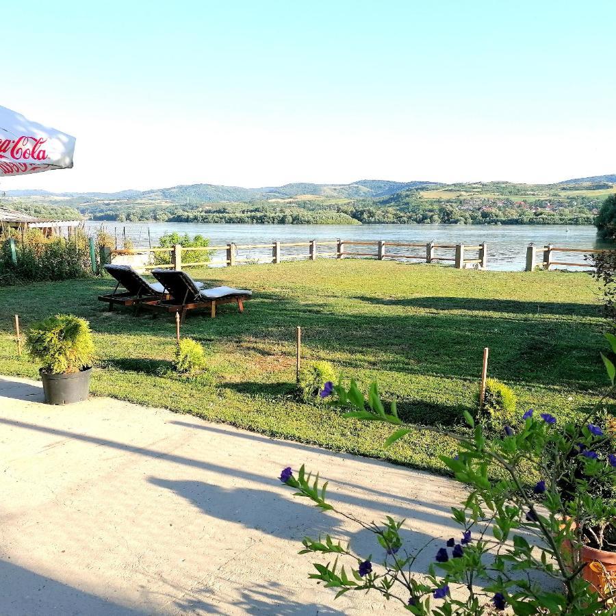 Captain'S House By The Danube River Cerevic Exterior photo